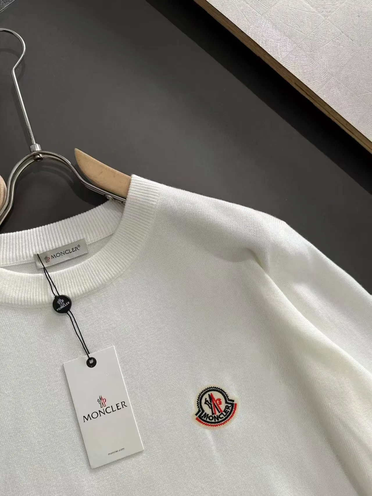 P110，〖 𝐌𝐎𝐍𝐂𝐋𝐄𝐑~ 〗💥 New Arrival ～ Classic 。 ， ， ， ， ， 。 ， Versatile Hot Sale✨✨ ！ ！ ：Black White Size：M L XL XXL 3XL( 200 )